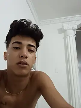 Snapshot of boy_max_latin chatting on 07/10/26, 05:45 boy max latin online show from 07/10/26, 05:45