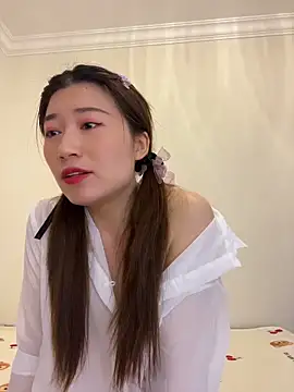 Snapshot of qiuqiu_018 chatting on 05/24/26, 11:43 qiuqiu 018 online show from 05/24/26, 11:43