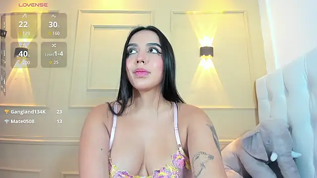 IVONNEREYES online show from 07/07/26, 07:23