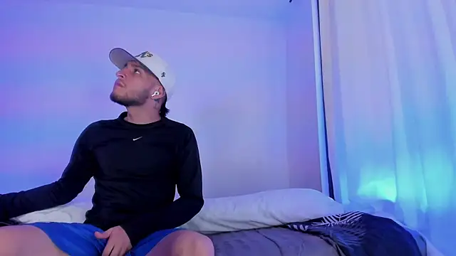 Snapshot of _Kevin_xxx chatting on 11/13/25, 04:28 Kevin xxx online show from 11/13/25, 04:28