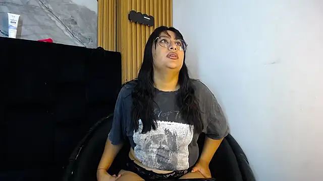 Girl Scarlett  online show from 05/26/26, 11:39