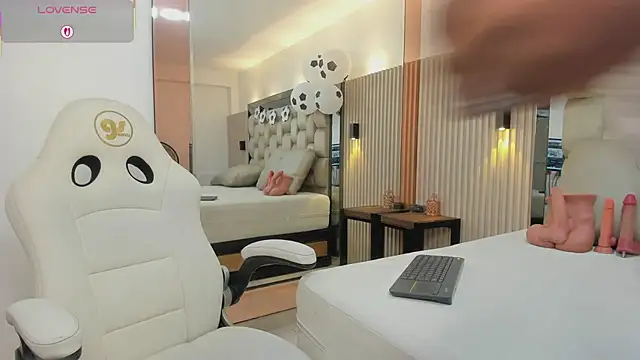 madelein fosterr online show from 07/01/26, 07:24