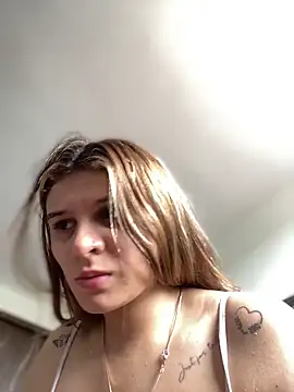 Snapshot of alison_parkerrr26 chatting on 05/22/26, 04:56 alison parkerrr26 online show from 05/22/26, 04:56