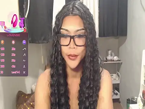Snapshot of BeatrixGray02 chatting on 05/26/26, 04:25 BeatrixGray02 online show from 05/26/26, 04:25