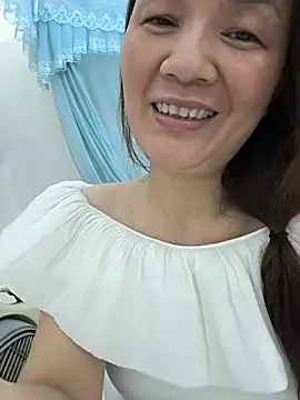 Snapshot of Lye_lovely chatting on 07/05/26, 04:52 Lye lovely online show from 07/05/26, 04:52