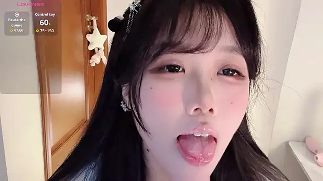 April UU online show from 07/11/26, 12:02