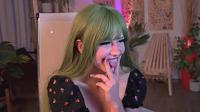 YunaLeaf online show from 05/30/26, 09:12