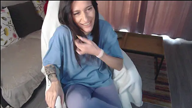 Snapshot of aryanne98 chatting on 05/28/26, 04:54 aryanne98 online show from 05/28/26, 04:54