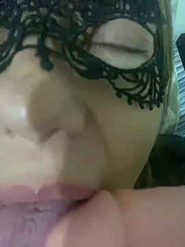 Snapshot of lulupiecitosamor chatting on 06/26/26, 12:04 lulupiecitosamor online show from 06/26/26, 12:04