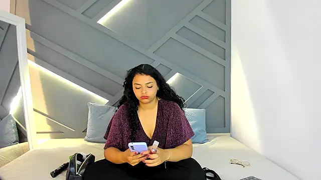Snapshot of scarlett__3 chatting on 05/31/26, 04:25 scarlett 3 online show from 05/31/26, 04:25