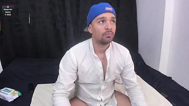 Snapshot of max_ed chatting on 05/27/26, 03:36 max ed online show from 05/27/26, 03:36
