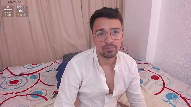 Snapshot of max_ed chatting on 07/14/26, 12:33 max ed online show from 07/14/26, 12:33