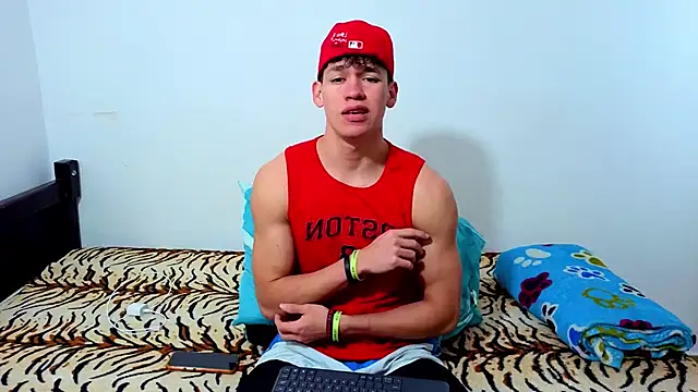 Snapshot of Luke_Muscle chatting on 06/16/26, 01:25 Luke Muscle online show from 06/16/26, 01:25