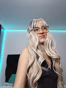 sofi diaz1 online show from 06/02/26, 07:27