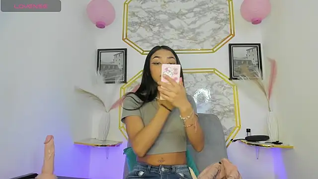 jaulyn 18   online show from 05/26/26, 12:23