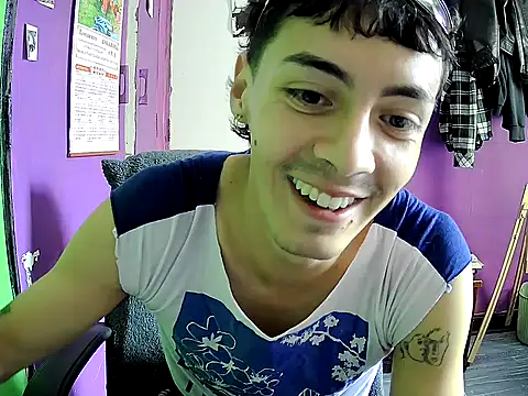 Snapshot of crisanto8 chatting on 05/23/26, 04:33 crisanto8 online show from 05/23/26, 04:33