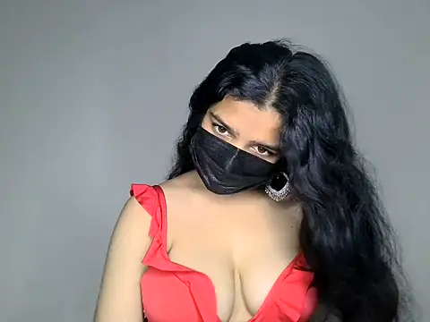 Snapshot of suzan_melly chatting on 06/21/26, 05:43 suzan melly online show from 06/21/26, 05:43