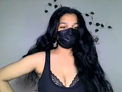 Snapshot of suzan_melly chatting on 06/23/26, 06:11 suzan melly online show from 06/23/26, 06:11