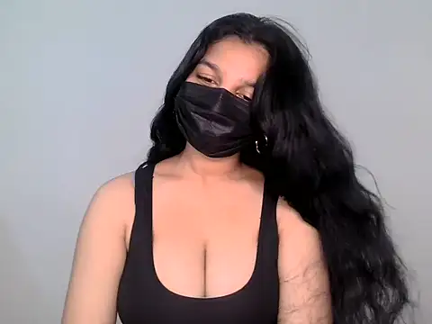 Snapshot of suzan_melly chatting on 06/24/26, 06:23 suzan melly online show from 06/24/26, 06:23