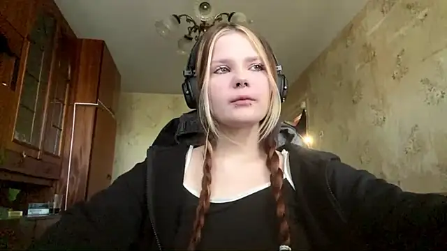 Snapshot of SusanaLeichty chatting on 05/27/26, 07:16 SusanaLeichty online show from 05/27/26, 07:16