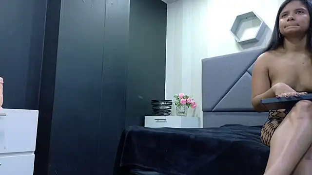 AliceHowell online show from 06/01/26, 01:57