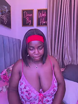 Snapshot of CasadelRe chatting on 05/24/26, 11:43 CasadelRe online show from 05/24/26, 11:43