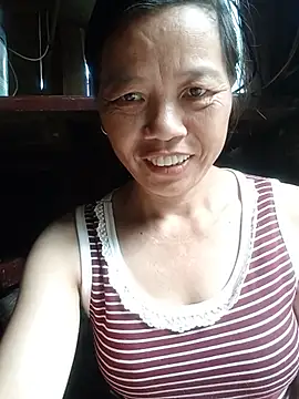 Snapshot of Elfledaa chatting on 07/13/26, 08:17 Elfledaa online show from 07/13/26, 08:17