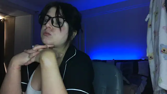 Snapshot of LucyLou31 chatting on 06/14/26, 02:52 LucyLou31 online show from 06/14/26, 02:52