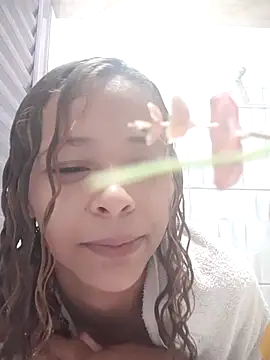 Snapshot of littlehoney00 chatting on 05/22/26, 04:45 littlehoney00 online show from 05/22/26, 04:45