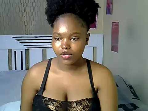 Snapshot of Lucydiva33 chatting on 05/27/26, 04:20 Lucydiva33 online show from 05/27/26, 04:20