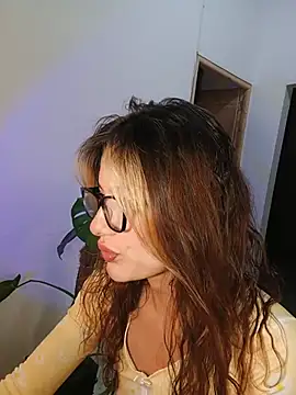 karenarango online show from 06/17/26, 08:28