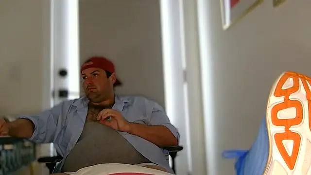 ChubbyGayBigFeet online show from 05/24/26, 08:47