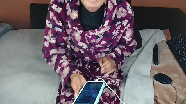Snapshot of Tiny_Latifah chatting on 06/22/26, 08:33 Tiny Latifah online show from 06/22/26, 08:33