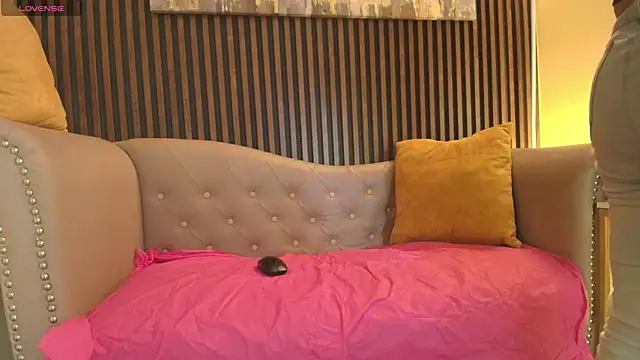 Snapshot of Madame_mature1 chatting on 07/09/26, 02:32 Madame mature1 online show from 07/09/26, 02:32
