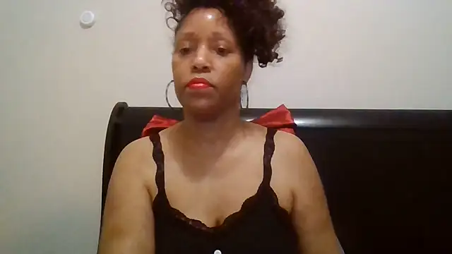 Snapshot of MsDeeLive chatting on 05/27/26, 04:31 MsDeeLive online show from 05/27/26, 04:31