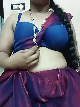 roopa   online show from 06/03/26, 01:14