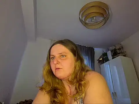 Snapshot of JessicaBake chatting on 06/14/26, 03:47 JessicaBake online show from 06/14/26, 03:47