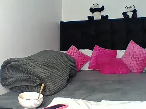 Snapshot of prettytinashe chatting on 06/15/26, 02:47 prettytinashe online show from 06/15/26, 02:47