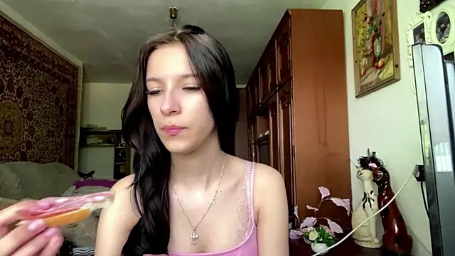 NeryLaffitte online show from 05/27/26, 08:22