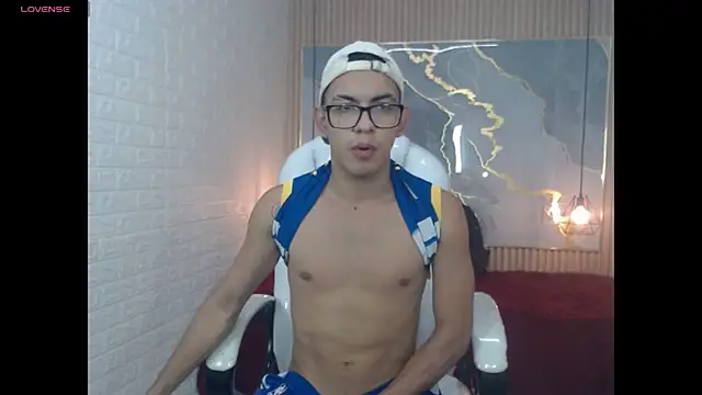 Snapshot of maximiliano_hotdevil chatting on 05/27/26, 09:12 maximiliano hotdevil online show from 05/27/26, 09:12
