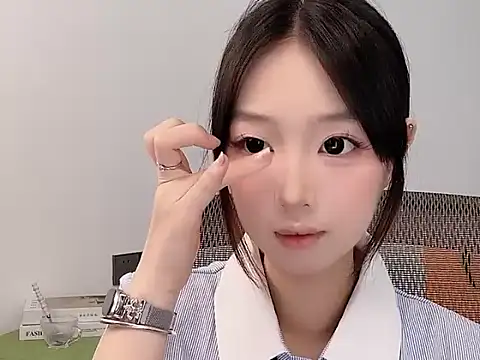 Snapshot of Yoyo33355 chatting on 05/28/26, 03:04 Yoyo33355 online show from 05/28/26, 03:04