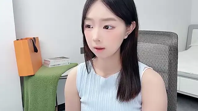 Yoyo33355 online show from 06/07/26, 03:32