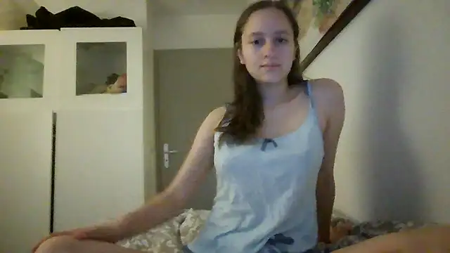 Snapshot of SoftieSophie chatting on 05/27/26, 03:03 SoftieSophie online show from 05/27/26, 03:03