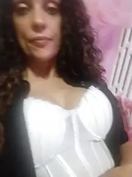 Snapshot of angelaxxx83 chatting on 07/22/26, 04:32 angelaxxx83 online show from 07/22/26, 04:32