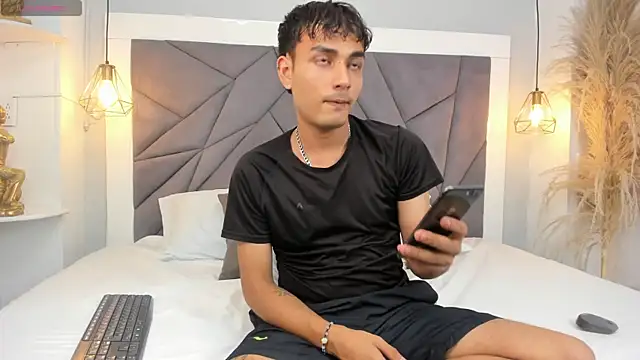 Snapshot of LiamBlake_ chatting on 05/28/26, 05:49 LiamBlake online show from 05/28/26, 05:49