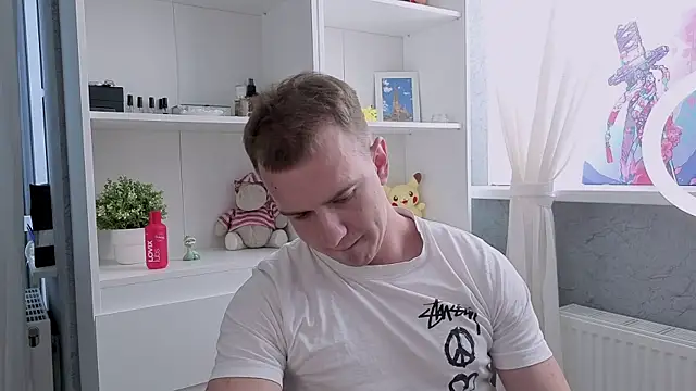 Max Kunn online show from 06/18/26, 04:57