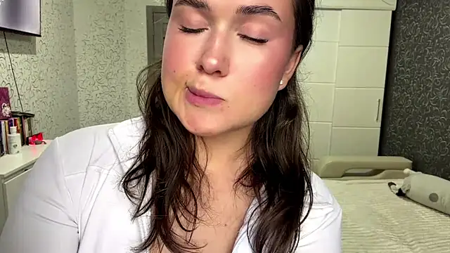 cuteshowy online show from 06/11/26, 11:19