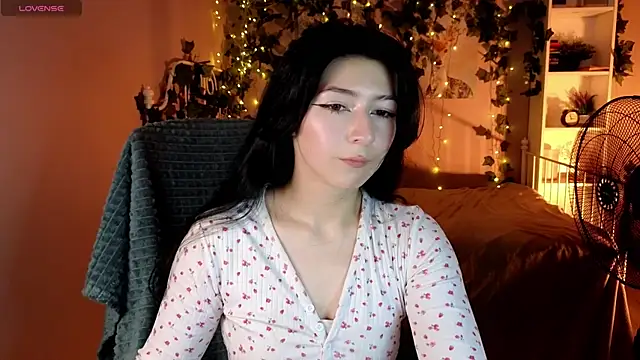 Snapshot of Vanessa_LimX chatting on 06/04/26, 01:06 Vanessa LimX online show from 06/04/26, 01:06