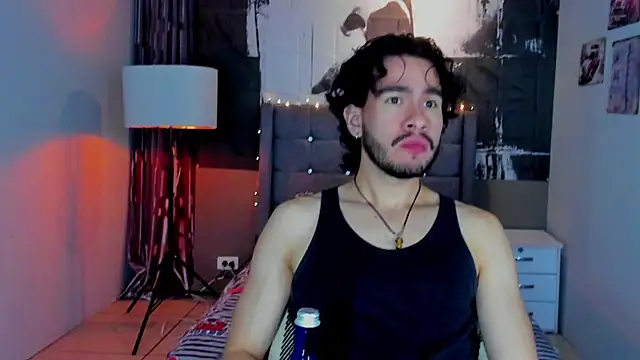 Snapshot of theo_riviera chatting on 05/31/26, 05:26 theo riviera online show from 05/31/26, 05:26