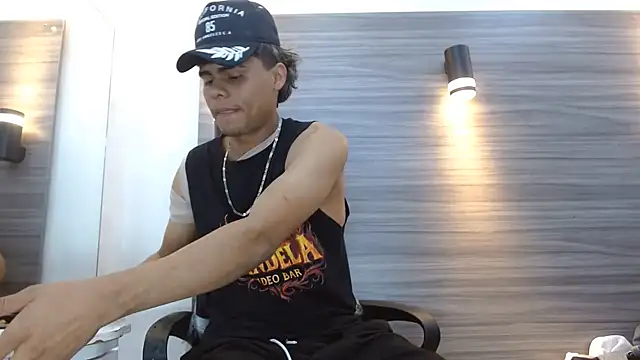 LeleHott01 online show from 06/25/26, 02:44